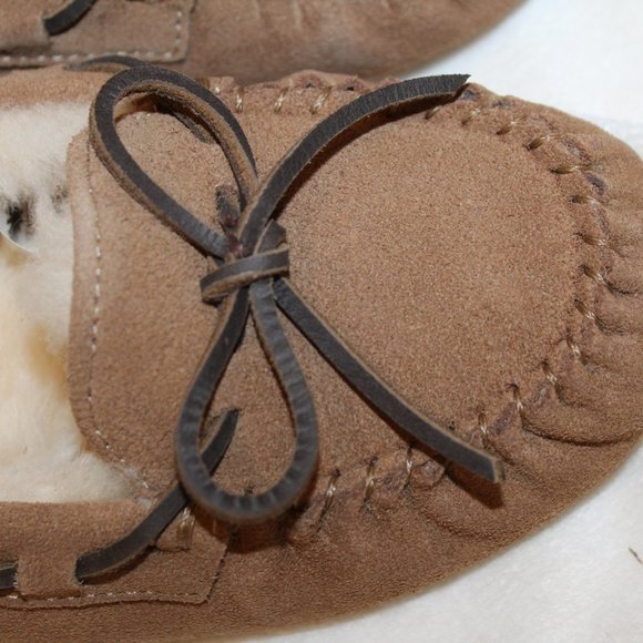 NIB UGG WOMEN'S BELLA SUEDE TIE SHEARLING LINED SLIPPERS CHESTNUT BROWN - Picture 5 of 9